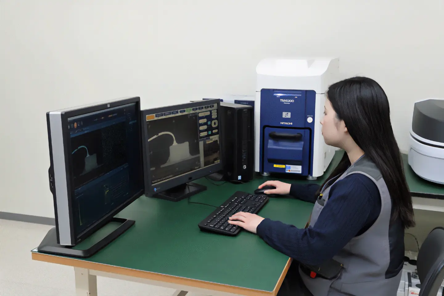 走査型電子顕微鏡(SEM)