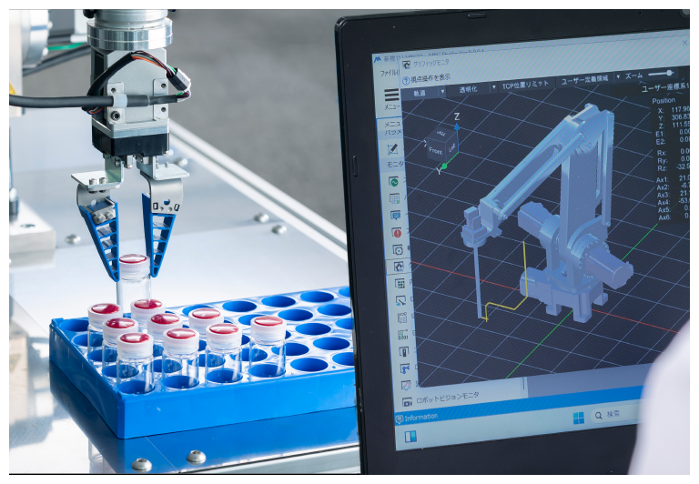 産業用ロボットを使って作業を実践する様子
