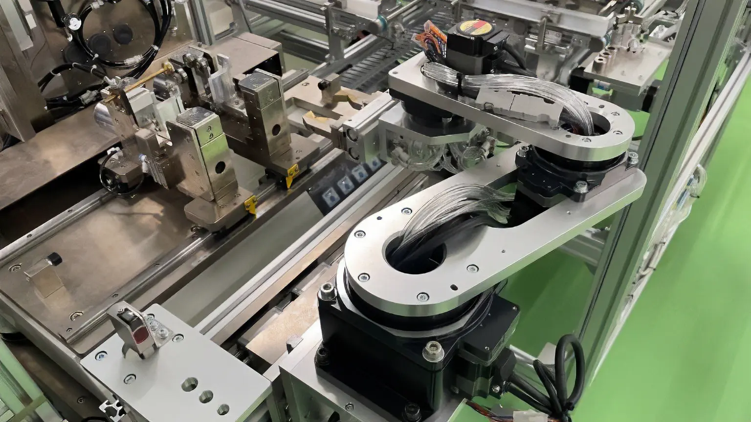 内製スカラロボットの設備写真